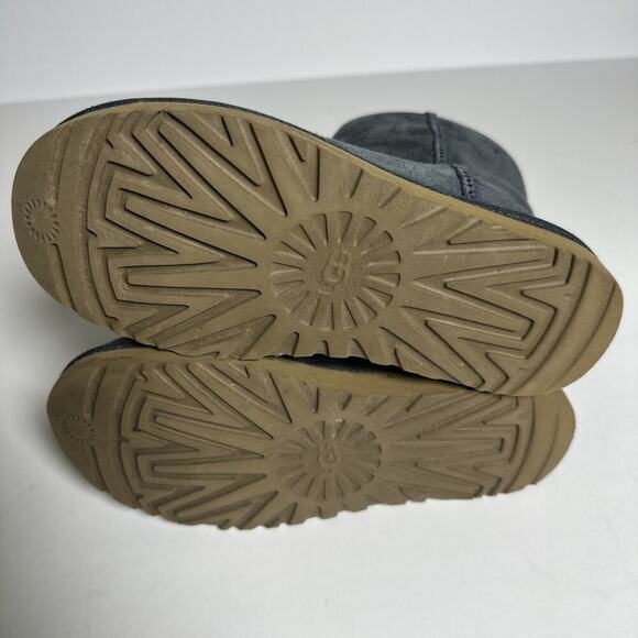 Ugg Women CLASSIC SHORT II BOOT S/N 1016223 Sheepskin, Wool Size 6 - Picture 12 of 13